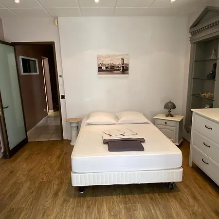Comme A La Maison Apartment